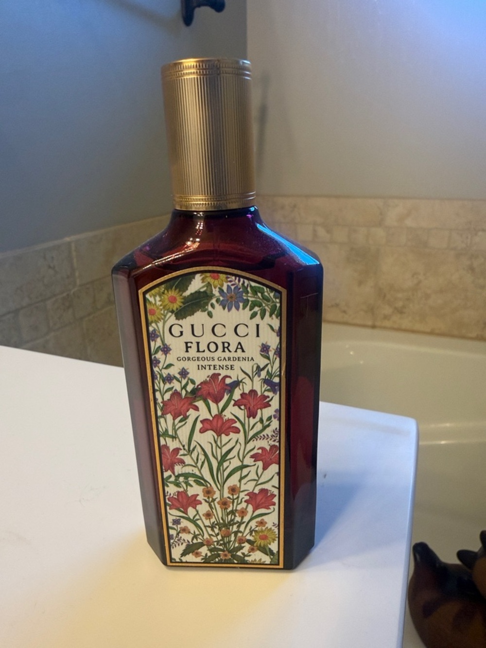 Gucci Flora Gorgeous Gardenia Intense Bottle - Deep Red & Gold